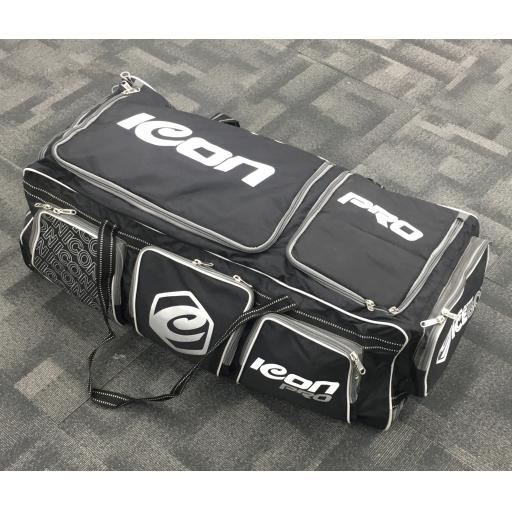 SIGNATURE PRO CRICKET KIT BAG